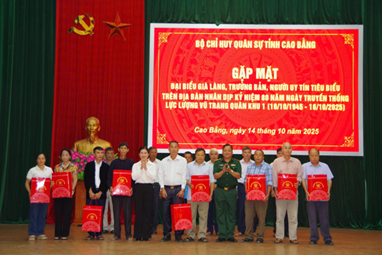 Bộ Chỉ huy Quân sự tỉnh Cao Bằng gặp mặt già làng, trưởng bản, người có uy tín trên địa bàn tỉnh năm 2025