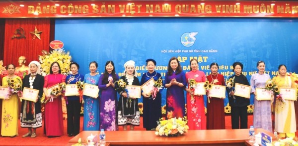 Hội Liên hiệp Phụ nữ tỉnh gặp mặt biểu dương 59 nữ đảng viên tiêu biểu