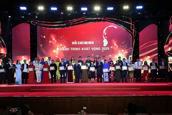 Cao Bằng: 02 điển hình tiêu biểu được tôn vinh tại chương trình  “Giao lưu các điển hình tiêu biểu trong học tập và làm theo tư tưởng, đạo đức, phong cách Hồ Chí Minh khu vực phía Bắc năm 2025”