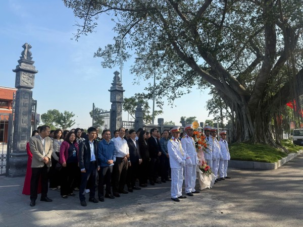 Đoàn đại biểu dân tộc thiểu số tiêu biểu tỉnh Cao Bằng tham quan, học tập các mô hình phát triển kinh tế tại tỉnh Hưng Yên