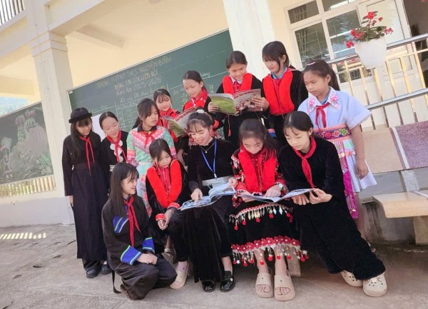 Cô giáo Hoàng Thị Cúc -  Tấm gương sáng nơi vùng cao trong học tập và làm theo Bác