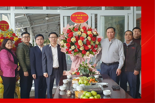 Phó Chủ tịch Thường trực Ủy ban MTTQ tỉnh Vũ Khắc Quang và đoàn công tác tỉnh thăm, chúc mừng các giáo xứ, giáo họ