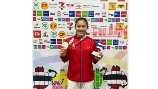 Võ sĩ Phụng Mùi Nhình Cao Bằng giành Huy chương Bạc tại SEA Games 33