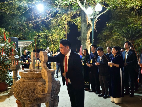 Bí thư Tỉnh ủy Phan Thăng An dâng hương tại Lễ hội Đền Kỳ Sầm