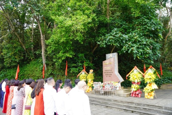 Sinh hoạt chuyên đề tháng 4/2026: Chi bộ Ban Tuyên giáo và Dân vận Tỉnh ủy tiếp tục phát huy truyền thống cách mạng, không ngừng nâng cao bản lĩnh chính trị, quyết tâm hoàn thành xuất sắc mọi nhiệm vụ được giao