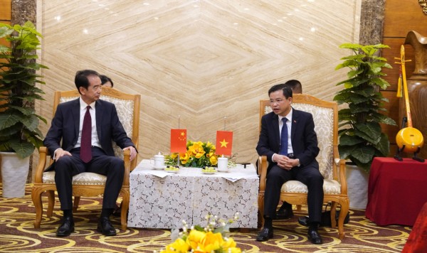 Phó Bí thư Thường trực Tỉnh ủy Bế Thanh Tịnh tiếp xã giao Đại sứ Trung Quốc tại Việt Nam