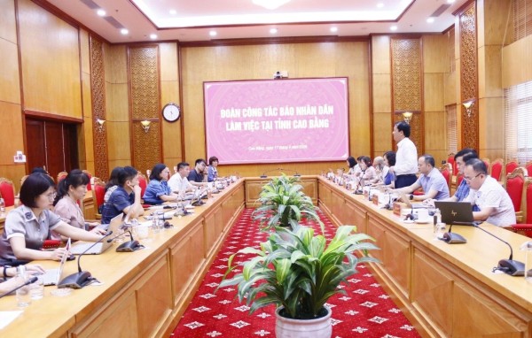Đoàn công tác Báo Nhân dân làm việc với tỉnh Cao Bằng