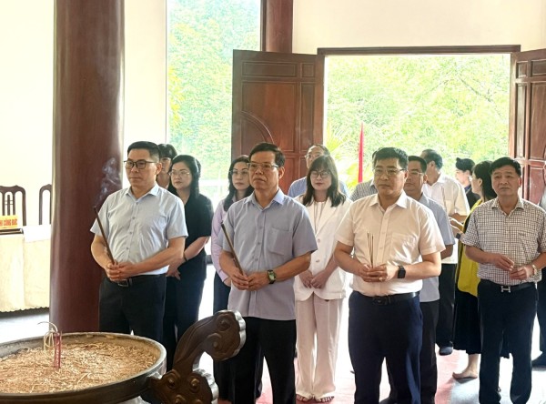Đoàn công tác Ban Tuyên giáo và Dân vận Trung ương dâng hương, dâng hoa tại Khu di tích Quốc gia đặc biệt rừng Trần Hưng Đạo