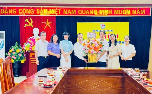 Ban Tuyên giáo và Dân vận Tỉnh ủy chúc mừng các cơ quan báo chí nhân kỷ niệm 101 năm Ngày Báo chí cách mạng Việt Nam
