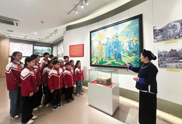 Hành trình theo chân Bác, lịch sử và thực tiễn trong xây dựng không gian văn hóa Hồ Chí Minh