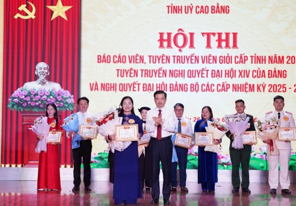 Thắp lửa nghị quyết từ những tuyên truyền viên cơ sở