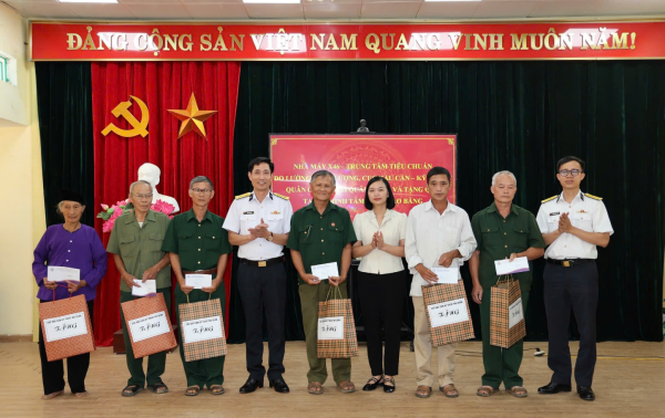 Cục Hậu cần - Kỹ thuật Quân chủng Hải quân phối hợp tổ chức tuyên truyền biển đảo, gắn với hoạt động tri ân trên quê hương cách mạng Cao Bằng