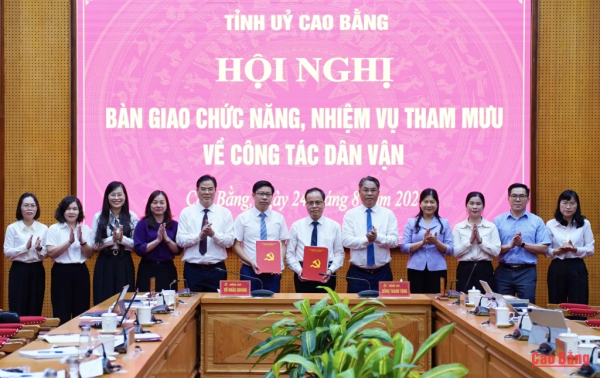 Bàn giao chức năng tham mưu công tác dân vận sang Đảng ủy MTTQ và các đoàn thể tỉnh