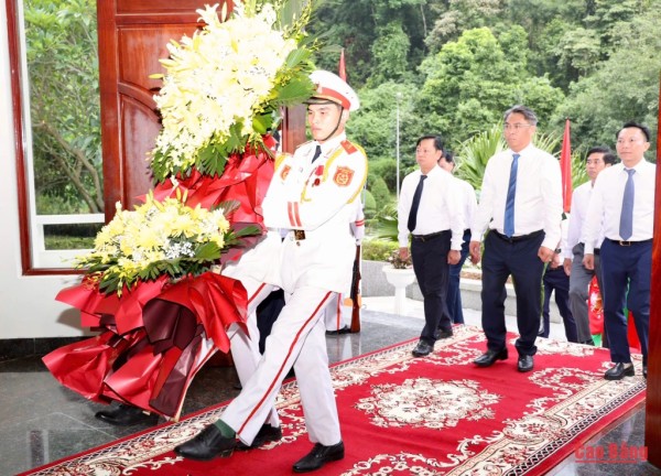 Đoàn đại biểu tỉnh dâng hương, dâng hoa Đại tướng Võ Nguyên Giáp tại Khu DTQG đặc biệt rừng Trần Hưng Đạo