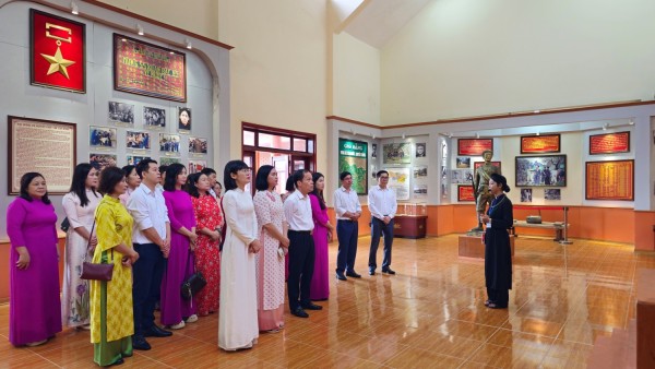 Chi bộ Ban Tuyên giáo và Dân vận Tỉnh uỷ sinh hoạt chuyên đề tại Khu Di tích Quốc gia đặc biệt Rừng Trần Hưng Đạo