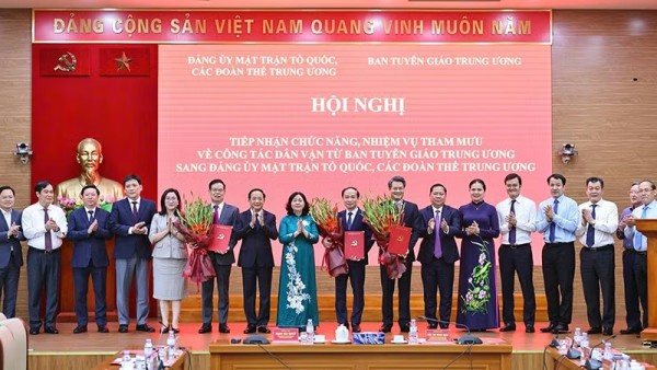 Tiếp nhận chức năng, nhiệm vụ dân vận từ Ban Tuyên giáo Trung ương sang Đảng ủy Mặt trận Tổ quốc, các đoàn thể Trung ương