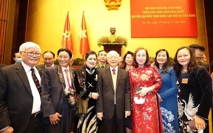 Tổng Bí thư Nguyễn Phú Trọng với các đại biểu dự Hội nghị.