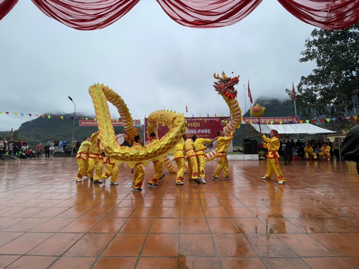 Các lễ hội được tổ chức đúng nghi lễ truyền thống là điểm nhấn thu hút du khách đến với địa phương