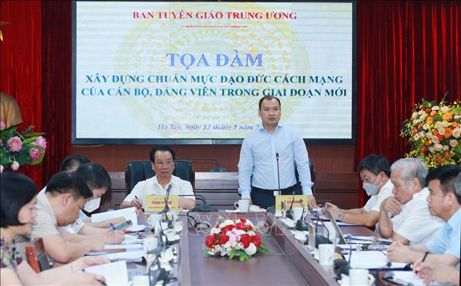 Tọa đàm "Xây dựng chuẩn mực đạo đức cách mạng cho cán bộ, đảng viên trong giai đoạn mới". Trong ảnh: Đồng chí Lê Hải Bình, Ủy viên Dự Khuyết Trung ương Đảng, Phó Trưởng ban Tuyên giáo Trung ương phát biểu tại Hội nghị.