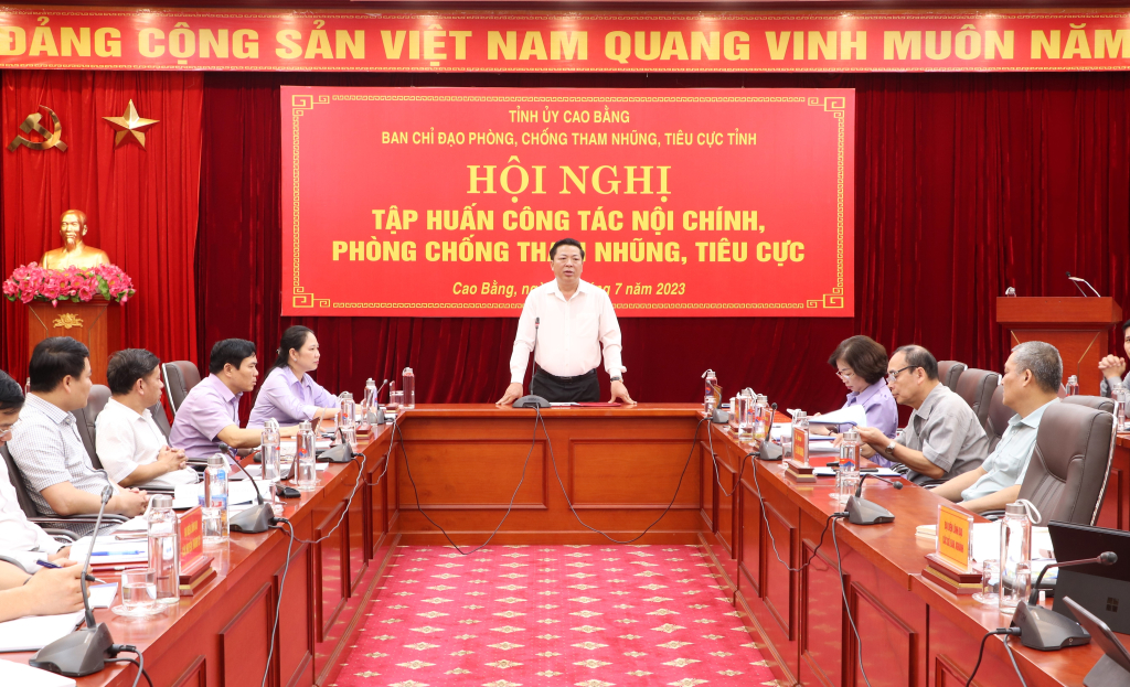 Bí thư Tỉnh ủy Trần Hồng Minh, Trưởng Ban Chỉ đạo phòng, chống tham nhũng, tiêu cực tỉnh phát biểu tại hội nghị