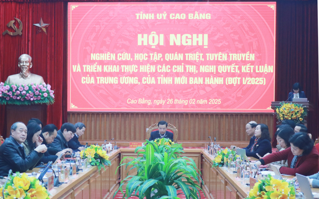 Các đại biểu dự Hội nghị nghiên cứu học tập, quán triệt tuyên truyền và triển khai các chỉ thị, nghị quyết, kết luận của Trung ương, tỉnh mới ban hành (đợt I/2025). Nguồn: Báo Cao Bằng