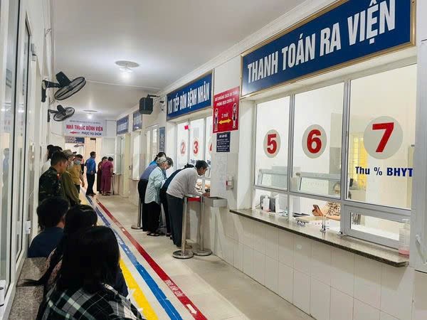 Người tham gia BHYT khám bệnh, chữa bệnh tại Bệnh viện đa khoa tỉnh Cao Bằng.